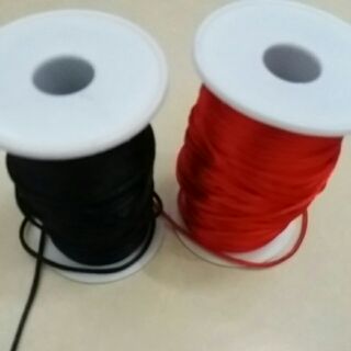 Cuộn dây làm vòng tay may mắn