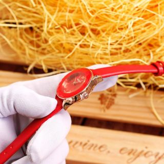 Đồng hồ nữ skwaroki dây da đỏ