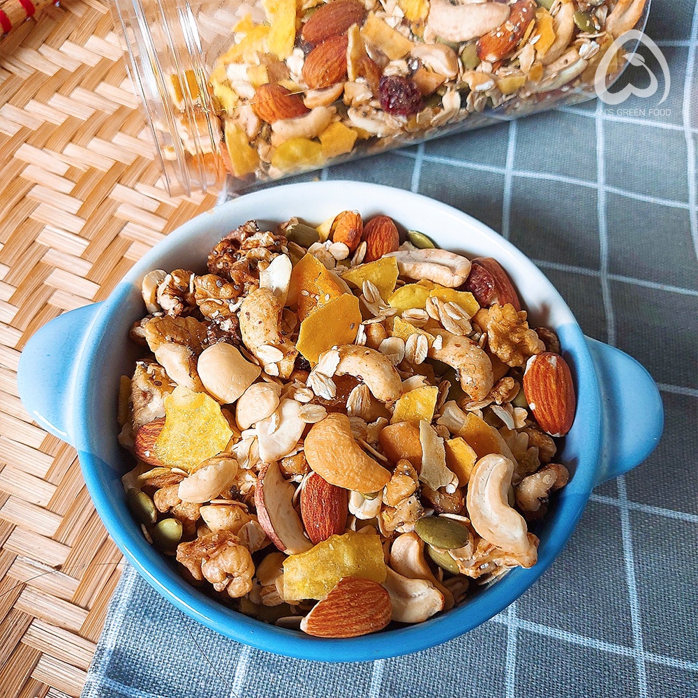 Ngũ Cốc Ăn Kiêng - Granola Healthy Siêu Hạt (Hạnh Nhân, Hạt Điều, Bí Xanh, Óc Chó, Mơ Sấy, Nho Sấy, Khoai Lang Sấy Mật)