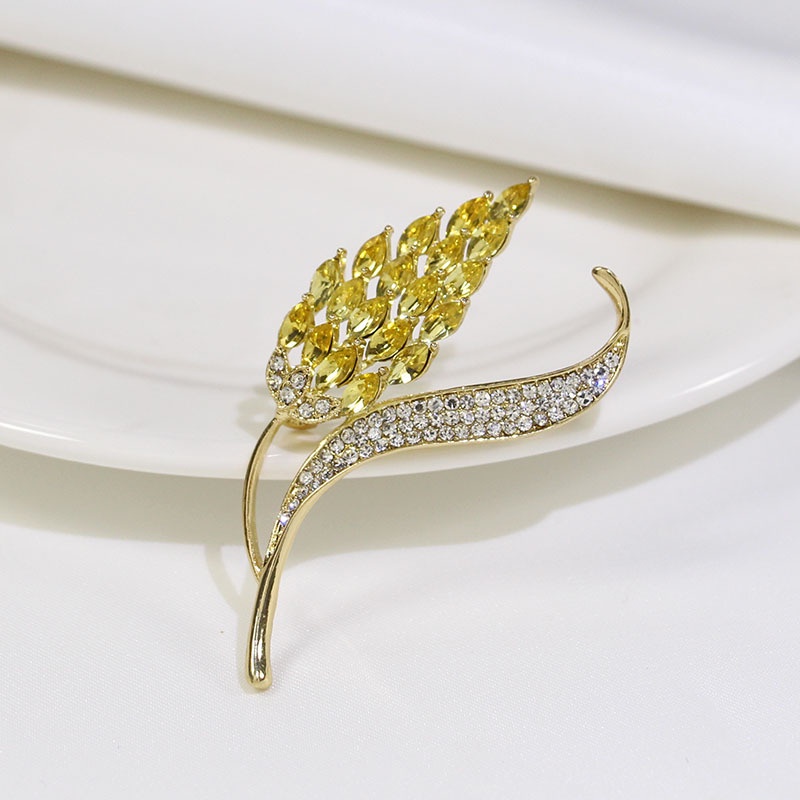 Ghim Cài Áo Hình Hoa Trà Đính Đá Và Ngọc Trai Sang Trọng