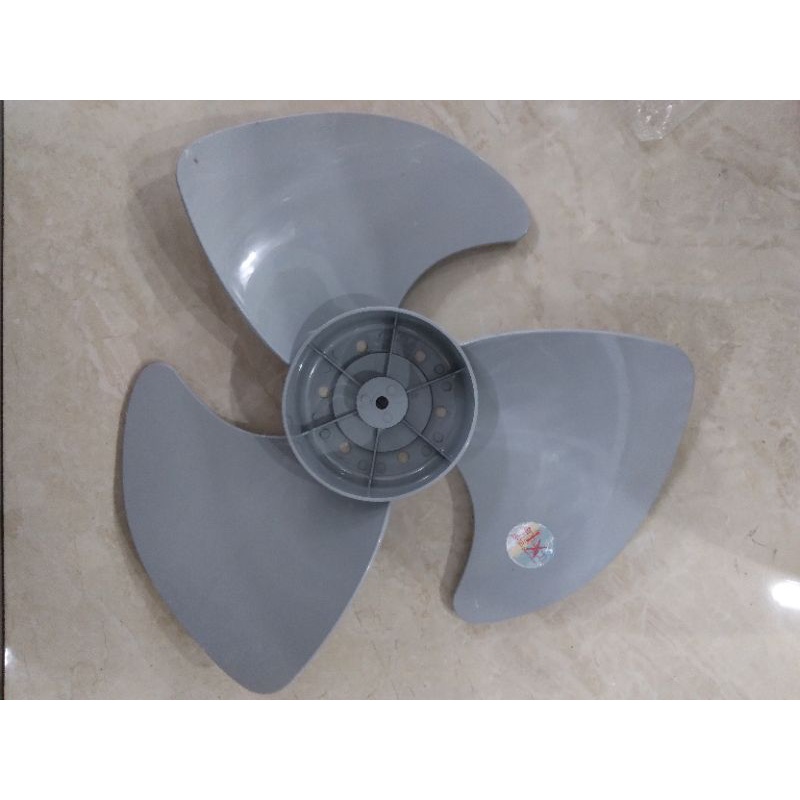 Cánh quạt tản  35cm.