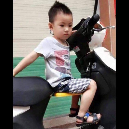 Ghế ngồi xe máy phía trước cho bé gấp gọn thích hợp cho cả xe ga và xe số