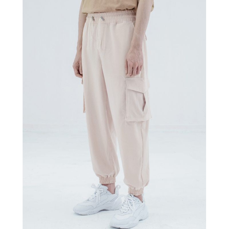 Quần thụng túi hộp màu kem CARGO JOGGER PANTS
