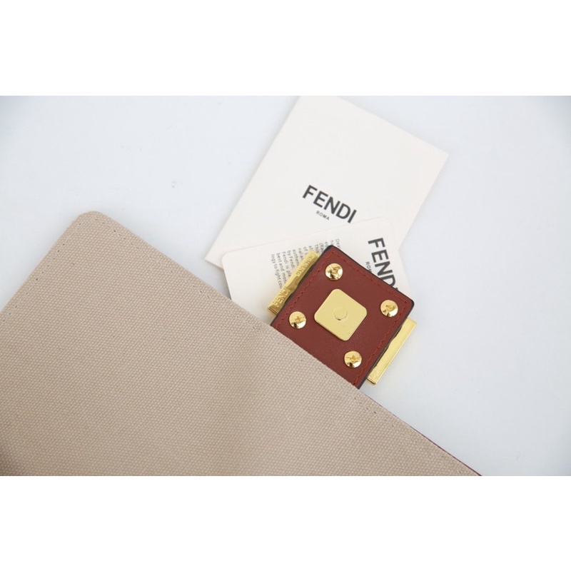 Túi W466-25 Fendi Baguette fullbox kèm khăn quai đẹp bản xịn quá mê luôn