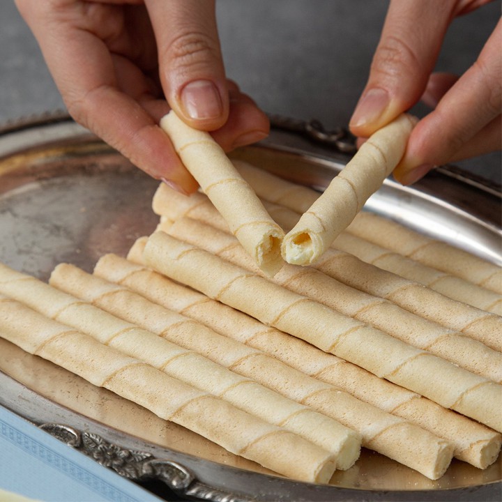 Bánh Ống Nhân Kem Vị Sô Cô La + Vani + Phô Mai No Brand 115g - Emart VN