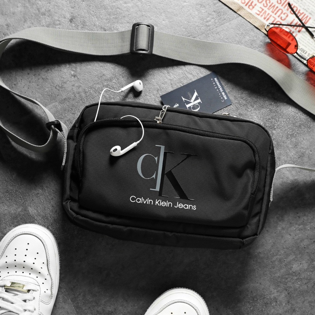 Túi Đeo Chéo Calvin Klein Monogram Mẫu Mới