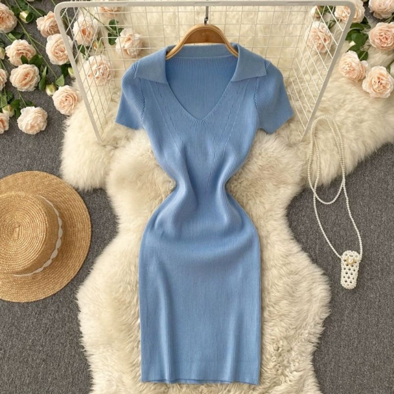 Đầm len body cổ V bâu đức