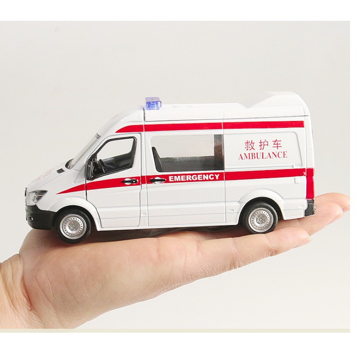 Mô hình xe ô tô cứu thương RMZ bằng sắt chạy cót đồ chơi trẻ em