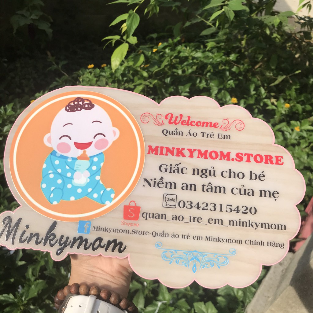 Bảng hiệu bằng chất liệu mica trang trí shop áo quần cho mẹ và bé - Thiết kế theo yêu cầu