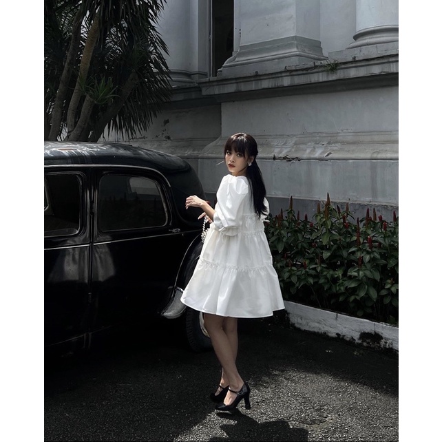 The Tactful Đầm trắng baby doll khoét ngực tay bồng Dream Dress
