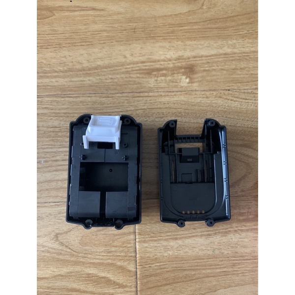 Vỏ Pin Makita loại đẹp có tem đít sạc araptor có báo pin