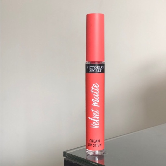 Son kem lì Victoria's Secret Velvet Matte