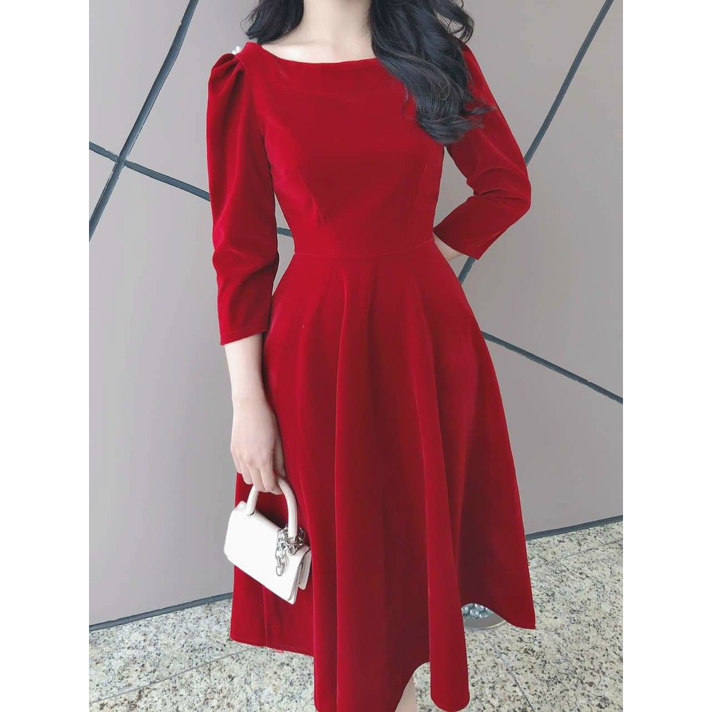 Váy nhung xòe, váy đầm thiết kế sang chảnh cổ thuyền khuy trai tay dài.