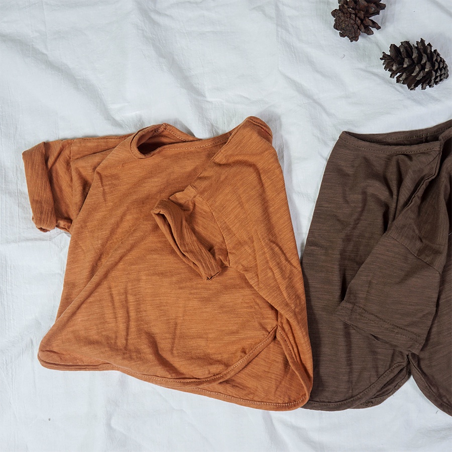 Áo phông unisex cho bé trai gái Ongvove -chất liệu cotton, form rộng dáng basic cổ tròn 1070