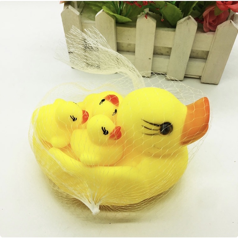 Combo Vịt thả bồn tắm phát tiếng 1 mẹ 3 con  và phao cho bé đáng yêu -thú nhựa bóp kêu.