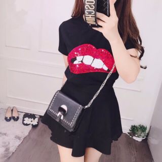 Áo thun môi kim sa