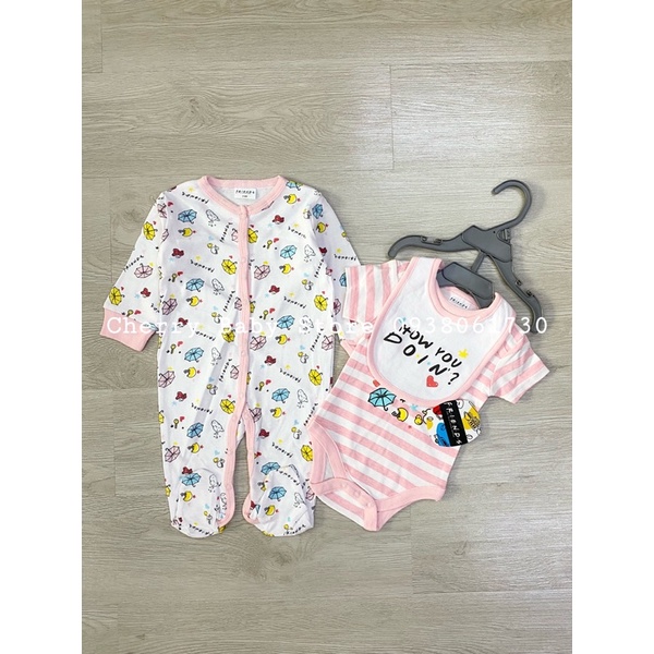Set 3 món Body gồm body liền tất + bodysuit + yếm cổ
