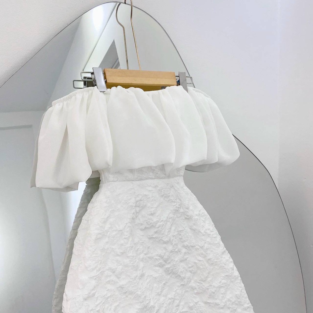 Jessica Dress - Đầm bẹt vai phối bèo tôn lên vẻ đẹp bờ vai cuốn hút, cùng chất vải gấm sang trọng