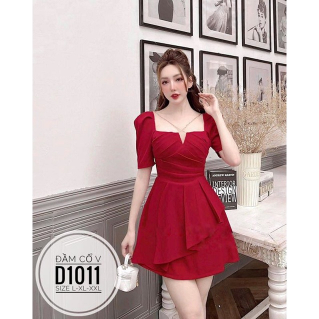 Đầm cổ V dây xích