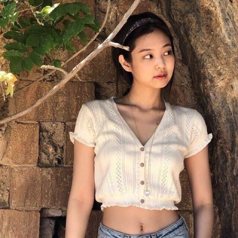 ÁO CROPTOP TRẮNG GIỐNG JENNIE