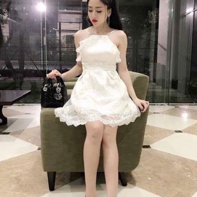 Đầm xòe cổ yếm ren bèo