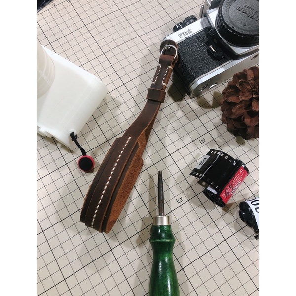 Dây máy ảnh đeo cổ tay da thật (Đệm tay khâu chỉ)