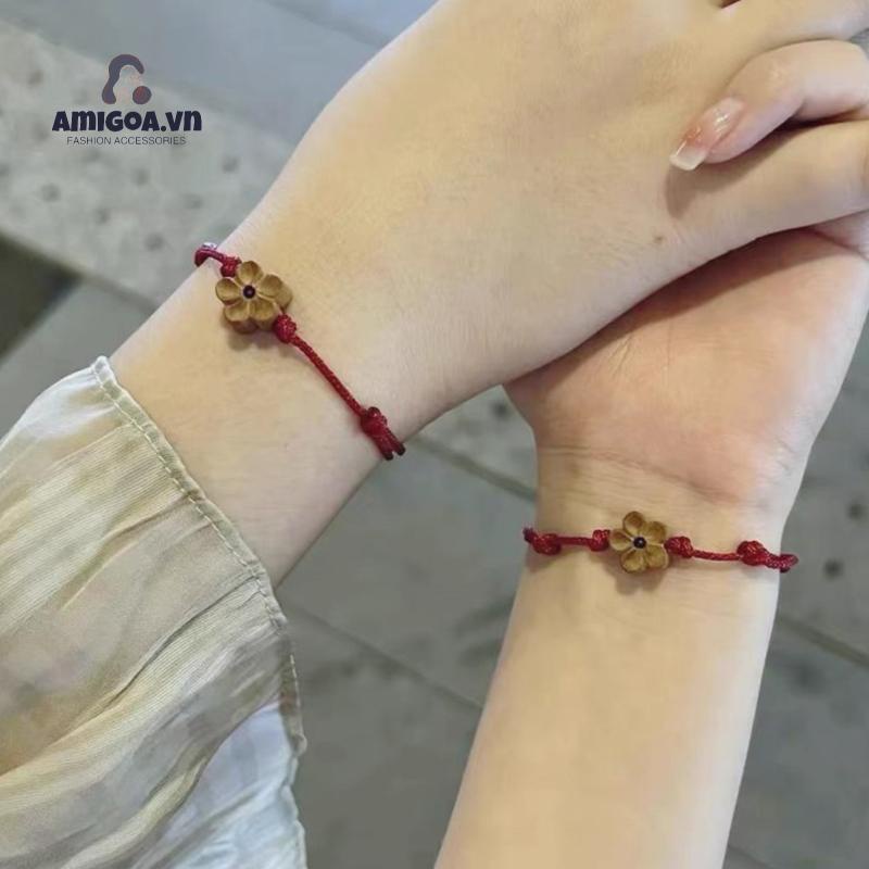 ✨✨Vòng Đeo Tay May Mắn Dây Bện Mặt Gỗ Đào Chạm Khắc Hoa Mận Xinh Xắn