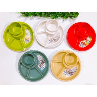 Khay ăn tròn Nhật Bản 4 ngăn có chỗ để cốc cho bé