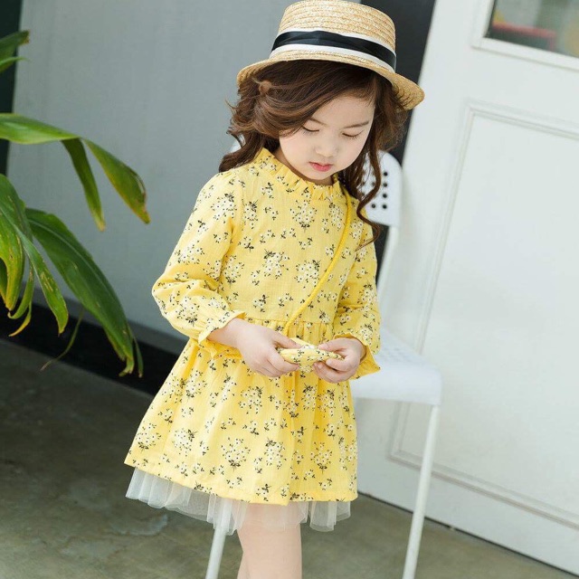 Combo đầm vintage và jean dáng dài