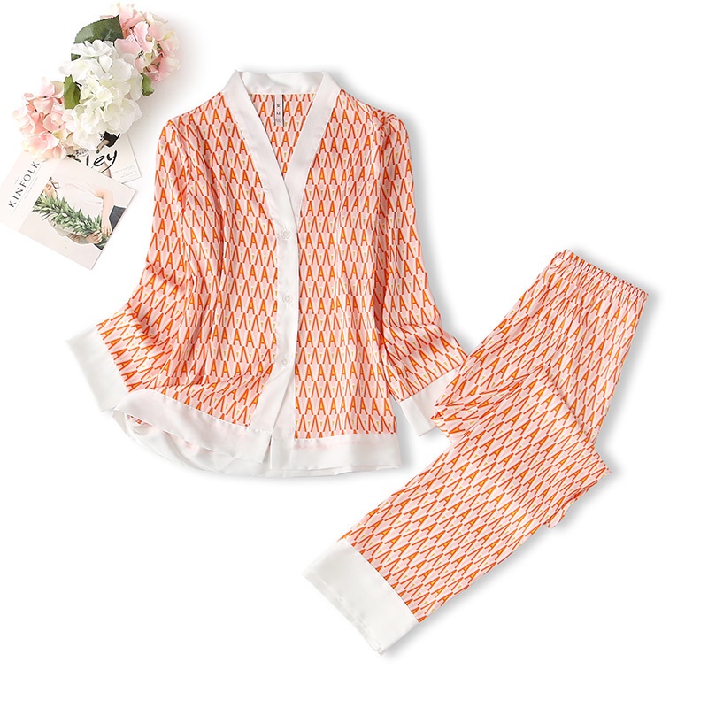 Set đồ ngủ tay dài bằng lụa mát hoạ tiết hoạt hình thời trang cho nữ