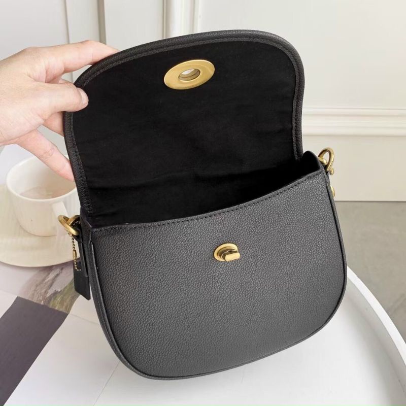 Túi COACH Willow Saddle có 5 màu