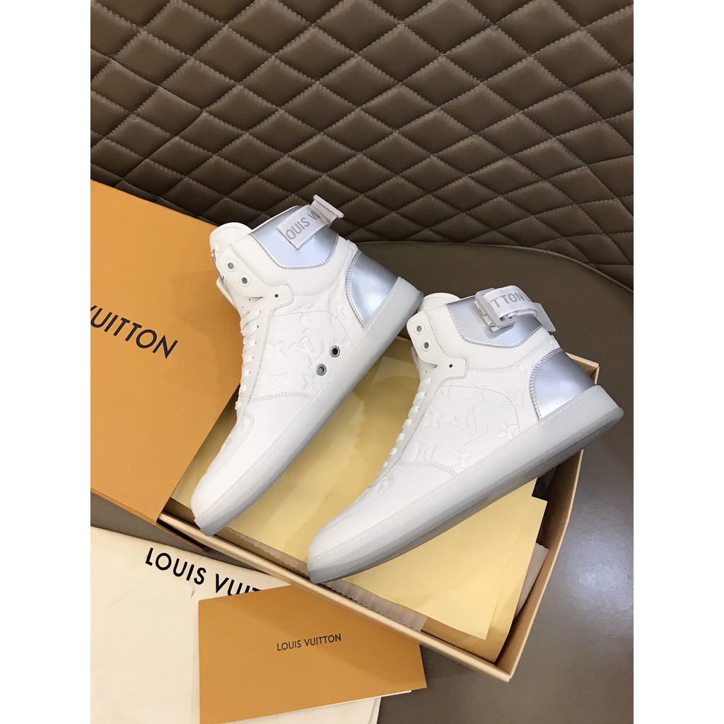 Giày sneakers nam da thật cao cổ Louis Vuitton LV kiểu dáng hiện đại, trẻ trung, mang đến phong cách thời trang bắt mắt