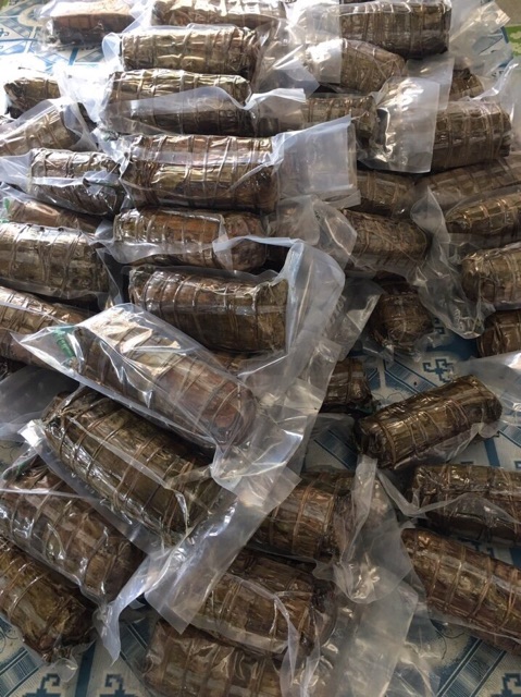 Bánh Tét Trà Cuôn 3 Màu - Đặc Sản Trà Vinh 1.1KG/1 ĐÒN | BigBuy360 - bigbuy360.vn