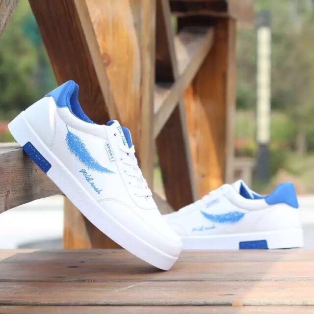 Giày sneaker nữ