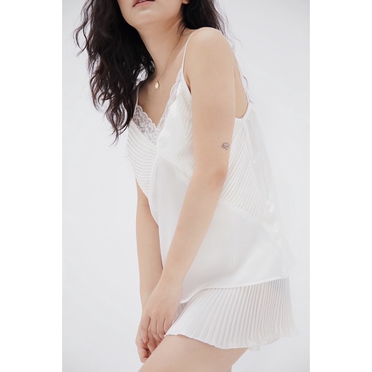 Bộ đồ lụa Pyjama Nữ 𝐋𝐈𝐋𝐀𝐒 𝐁𝐋𝐀𝐍𝐂 Kiểu Dáng Hai Dây Phối Ren | Feather Camisole Set | Màu Trắng