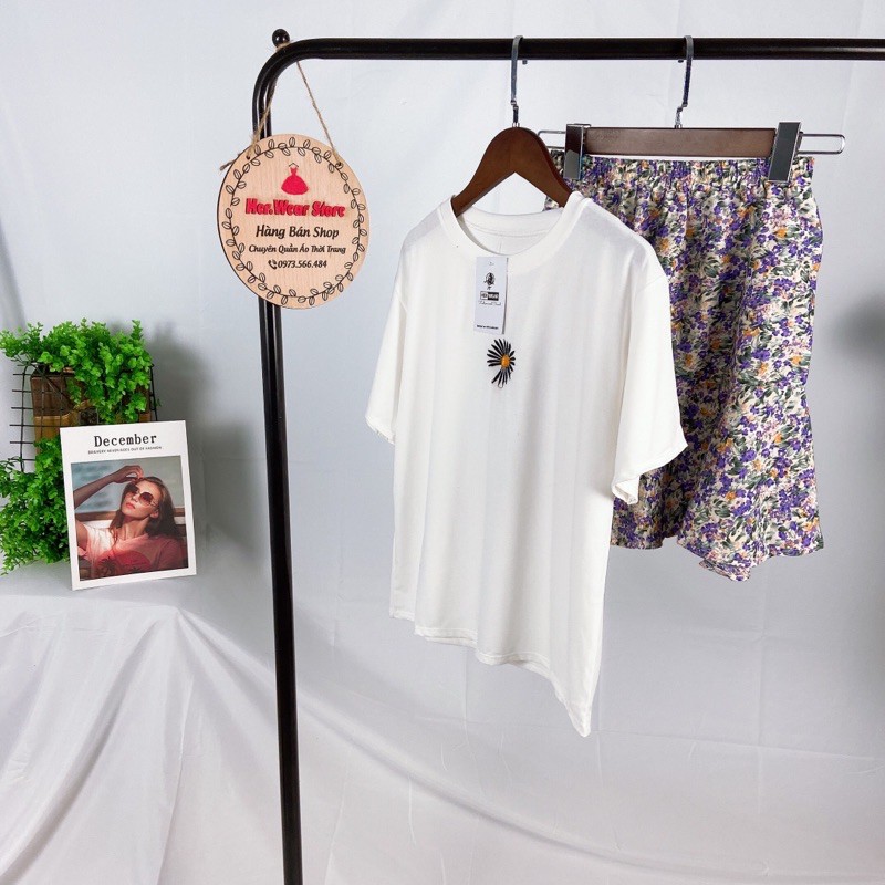 [MẪU HOT] Chân váy ngắn hoa nhí vintage kèm áo phông nữ trơn. | BigBuy360 - bigbuy360.vn
