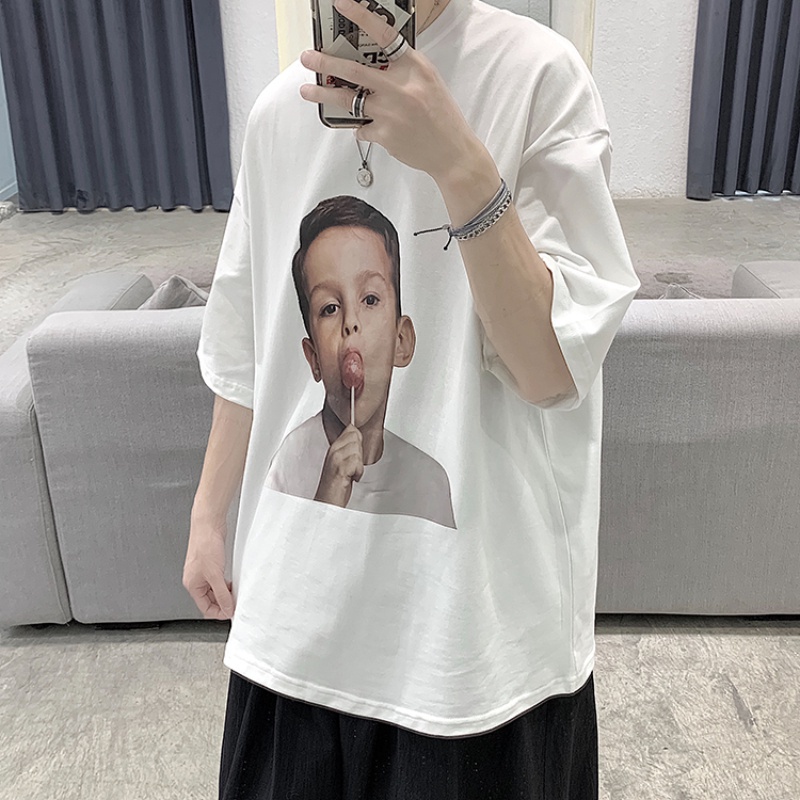 Áo thun tay ngắn cổ tròn dáng rộng in hình cậu bé thời trang mùa hè phong cách Hàn Quốc cho nam cỡ S-5XL