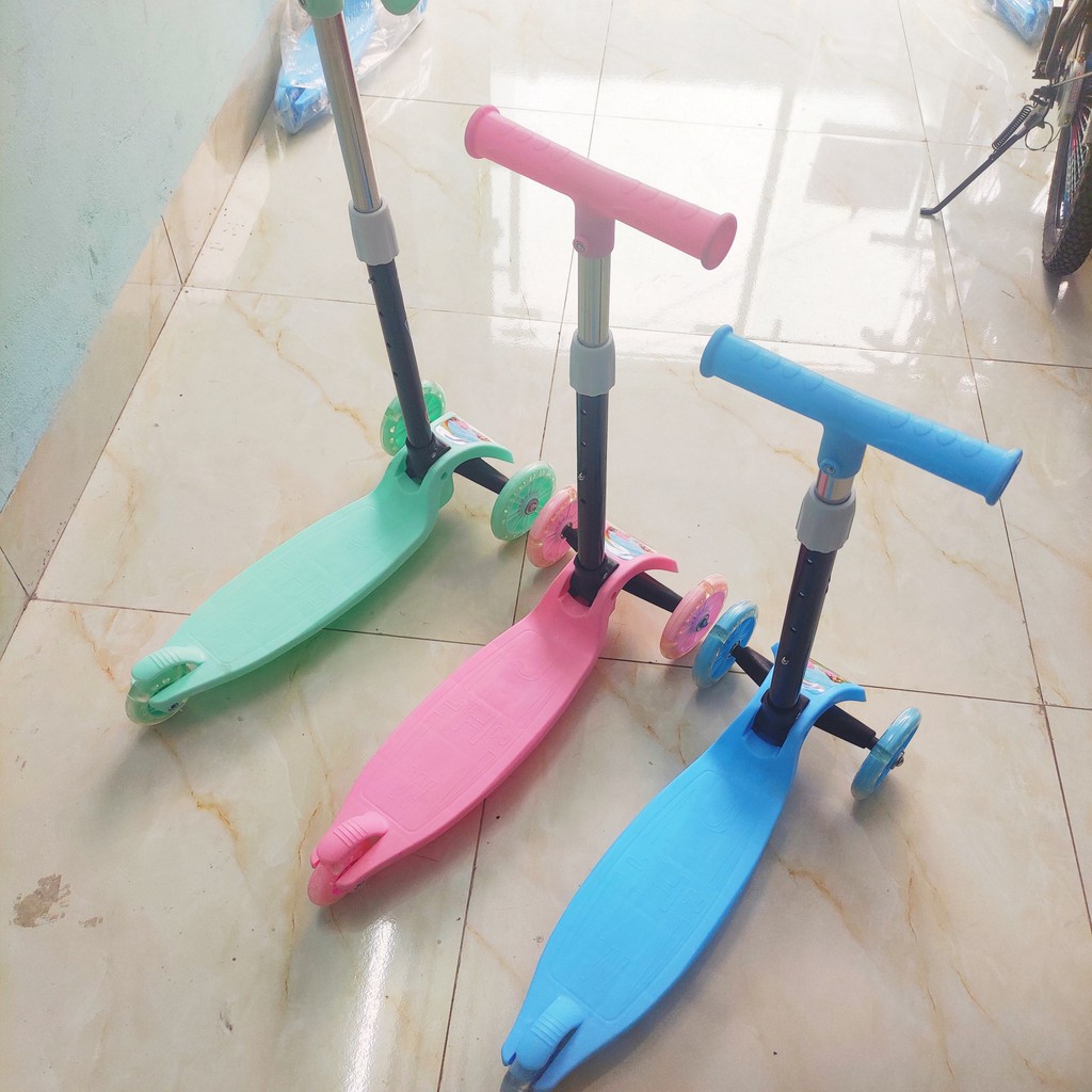 Xe trượt scooter 3 bánh phát sáng cho bé