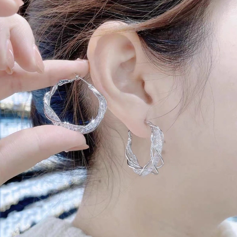 Khuyên Tai Tròn Rỗng Đính Đá Zircon Cao Cấp Sang Trọng