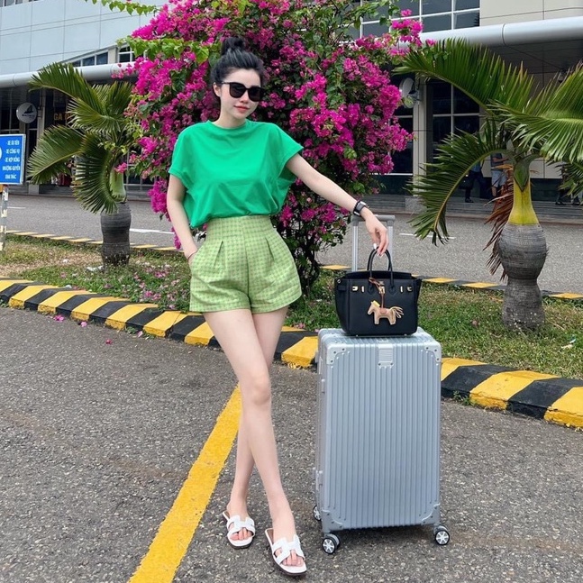 Set áo xanh tay dơi quần short đùi họa tiết DN558