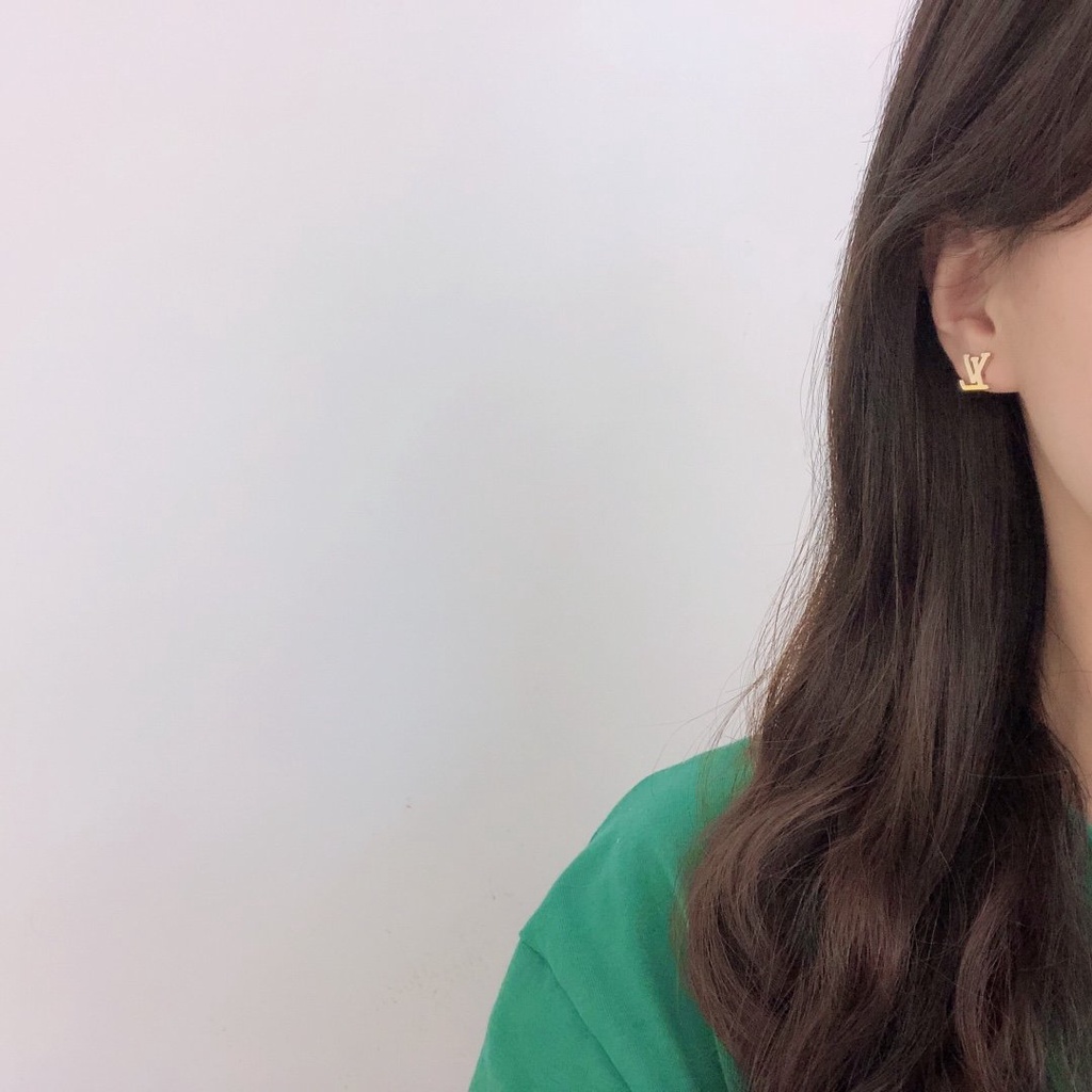 LOUIS VUITTON Khuyên Tai Tròn Bằng Thép Titan In Logo LV Thời Trang