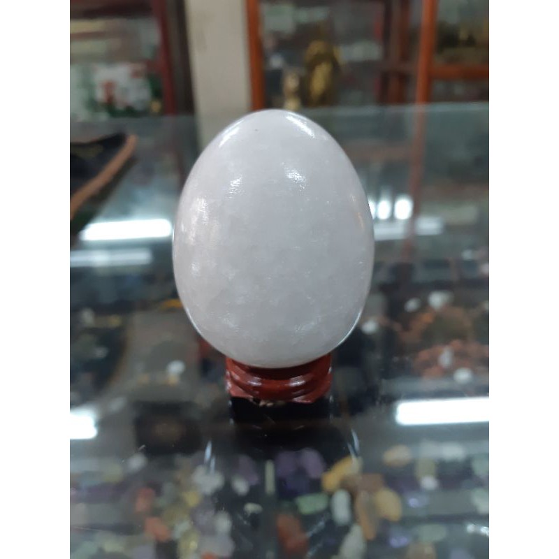Quả trứng đá màu trắng
