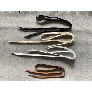 1 cặp dây buộc giày trắng