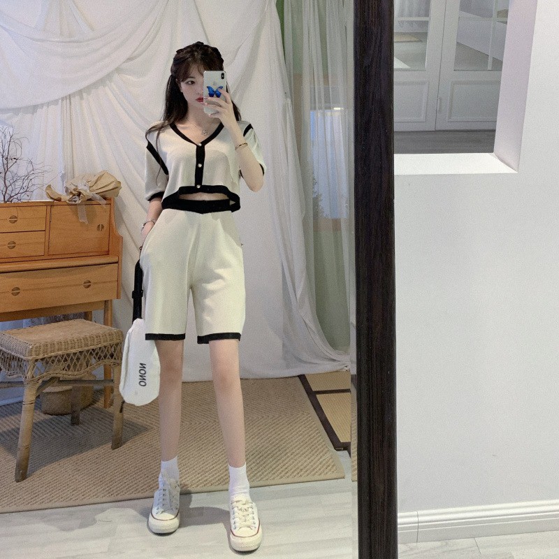 HÀNG ORDER- Set bộ mùa hè áo croptop + quần lửng ống rộng viền đen