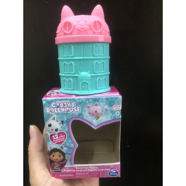 Hộp Gabby Dollhouse với 12 nhân vật Gabby mini đáng yêu