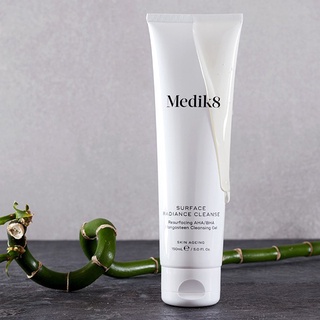 Medik8 Sữa rửa mặt AHA/BHA Surface Radiance Cleanse