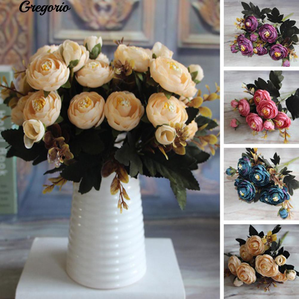 1 bó hoa hồng giả bằng nhung để trang trí tiệc cưới