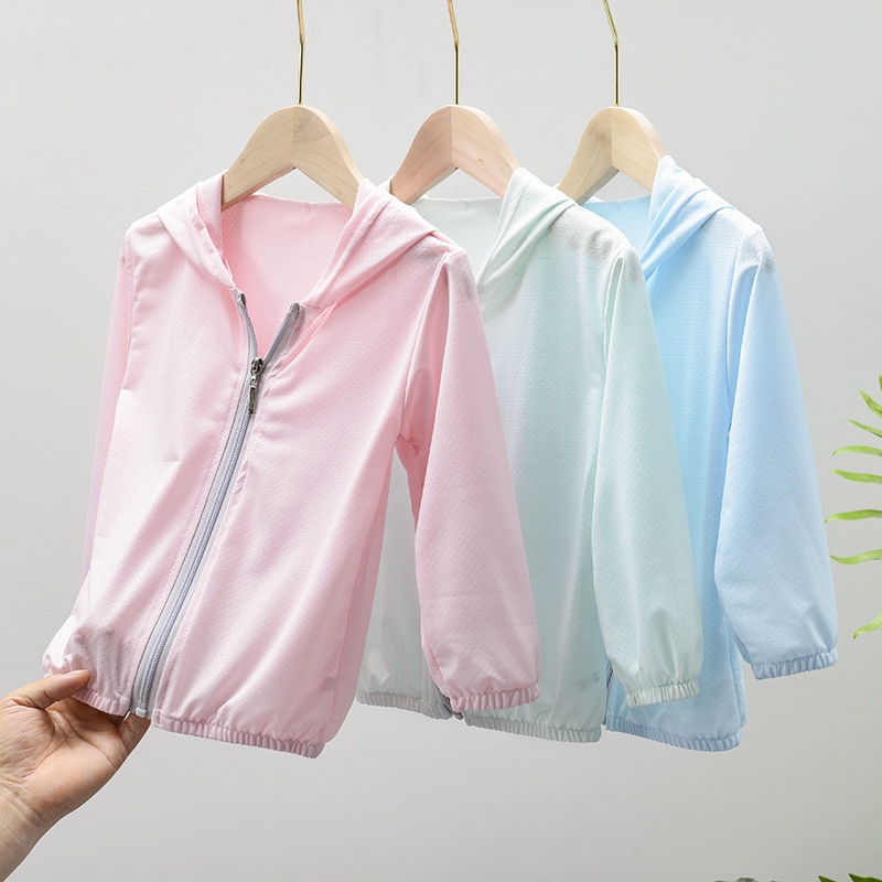 Áo khoác chống nắng SANITKUN chất vải lụa mát mỏng nhẹ chống tia cực tím màu trơn có mũ trùm thời trang mùa hè cho bé