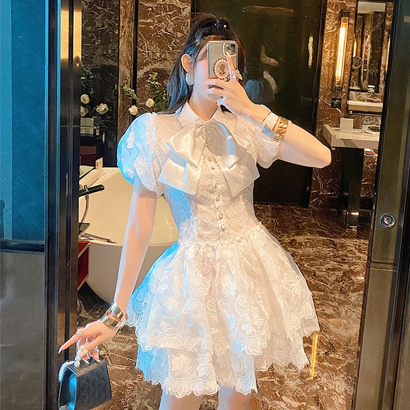 Đầm công chúa dáng ôm tay phồng phong cách Pháp thanh lịch