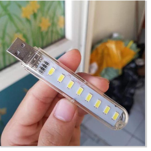 ĐÈN USB TRONG SUỐT 8 LED SIÊU SÁNG